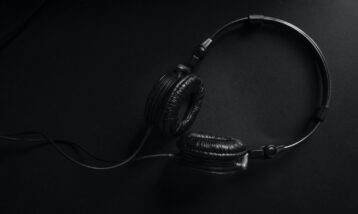img-dj-headphones-scaled